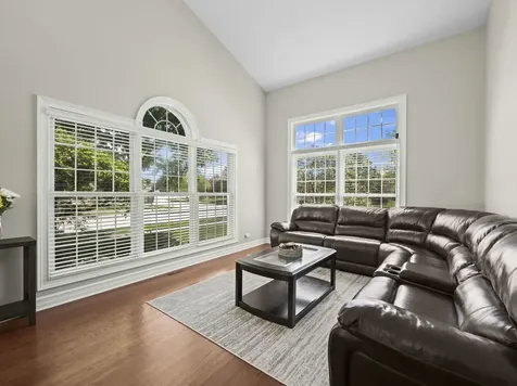 301 Lynwood Circle Bloomingdale IL 60108