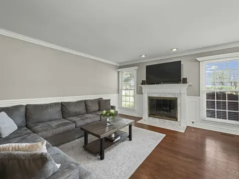 301 Lynwood Circle Bloomingdale IL 60108