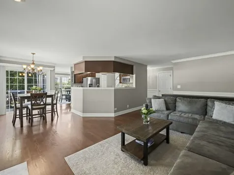 301 Lynwood Circle Bloomingdale IL 60108