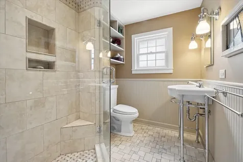 407 North Prospect Manor Avenue Mount Prospect IL 60056