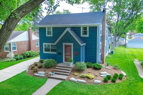407 North Prospect Manor Avenue Mount Prospect IL 60056