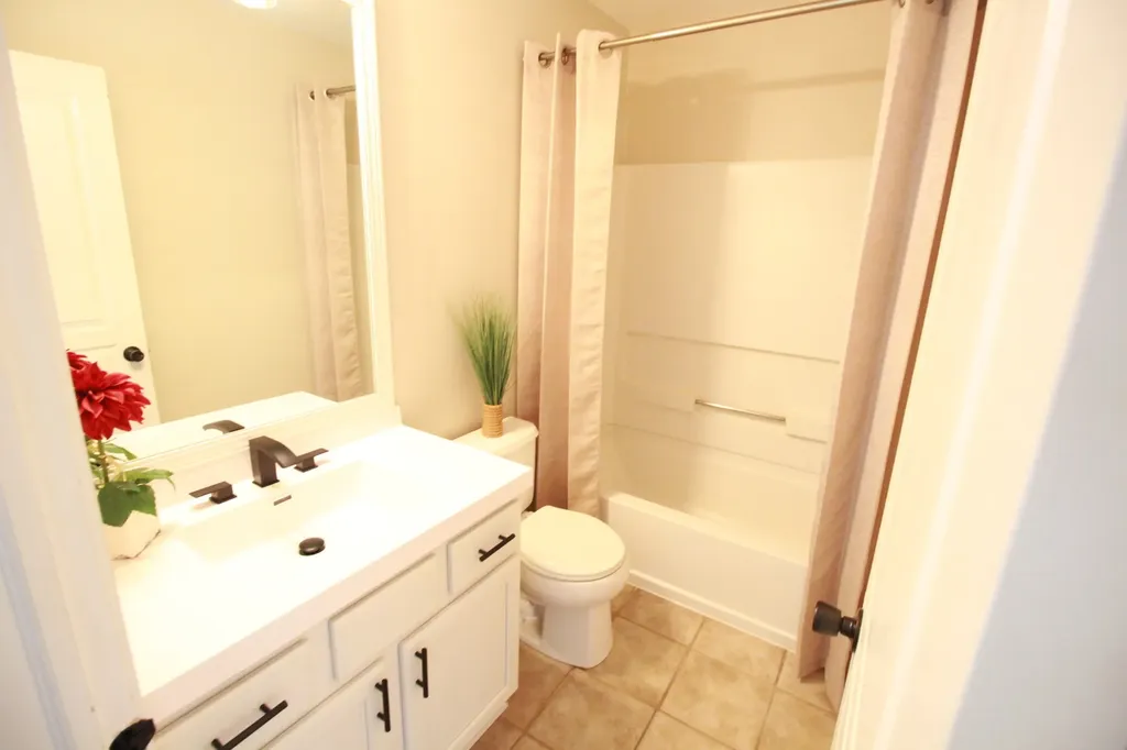 4 Catalpa Court Bolingbrook IL 60490