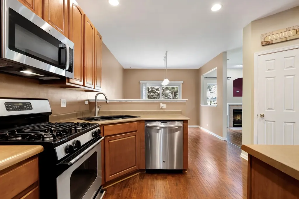 444 Jamestown Court Aurora IL 60502