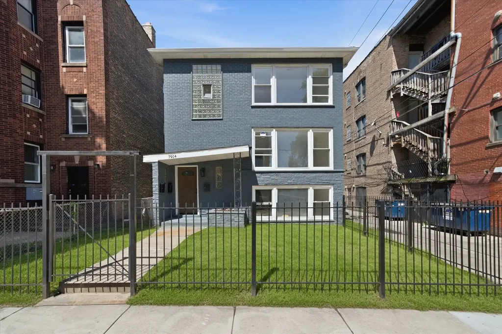 7914 South Essex Avenue Chicago IL 60617