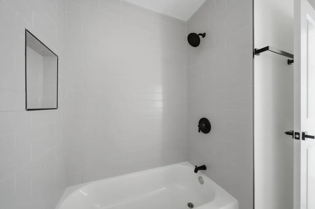7914 South Essex Avenue Chicago IL 60617