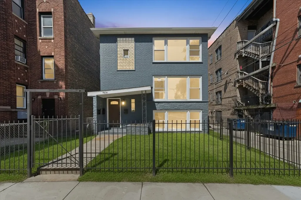 7914 South Essex Avenue Chicago IL 60617