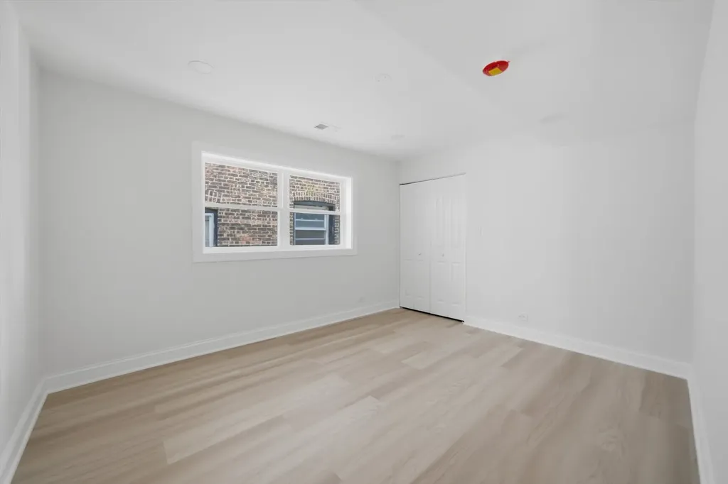 7914 South Essex Avenue Chicago IL 60617