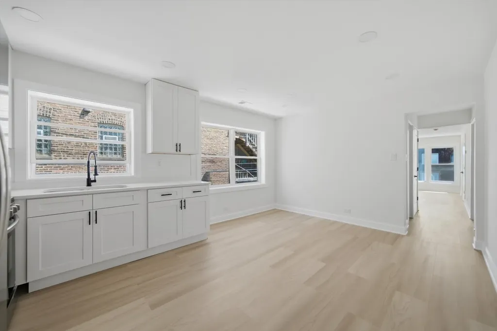 7914 South Essex Avenue Chicago IL 60617
