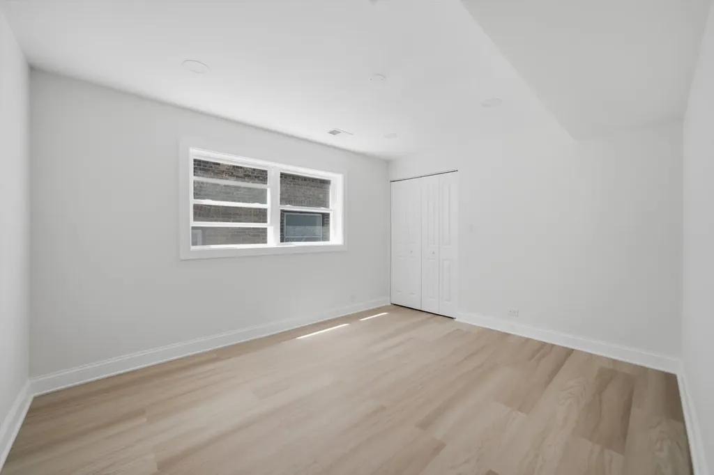 7914 South Essex Avenue Chicago IL 60617