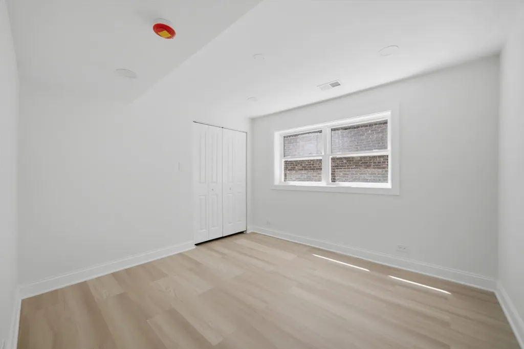 7914 South Essex Avenue Chicago IL 60617