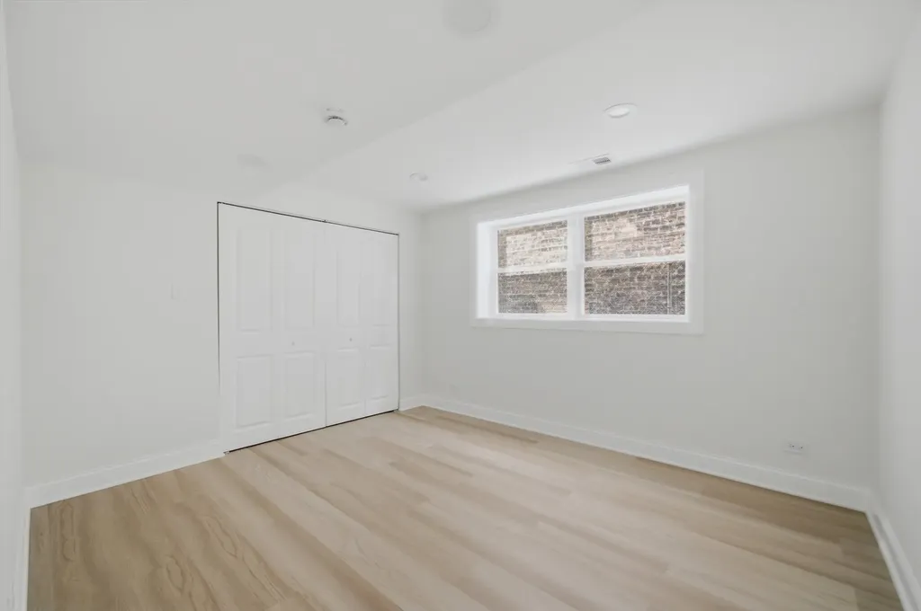 7914 South Essex Avenue Chicago IL 60617