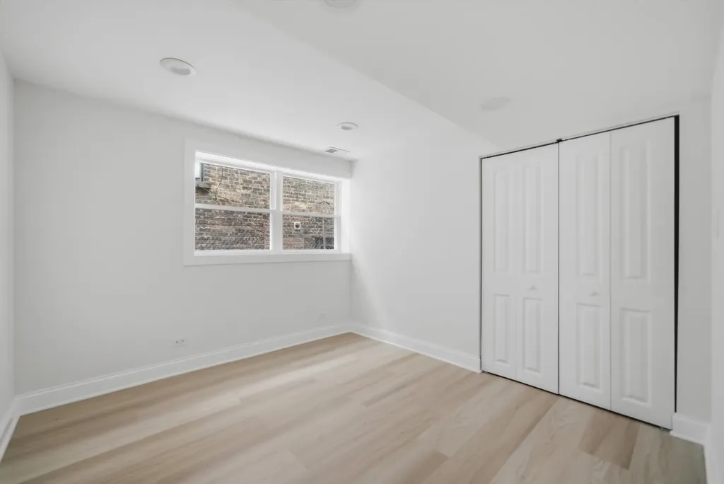 7914 South Essex Avenue Chicago IL 60617