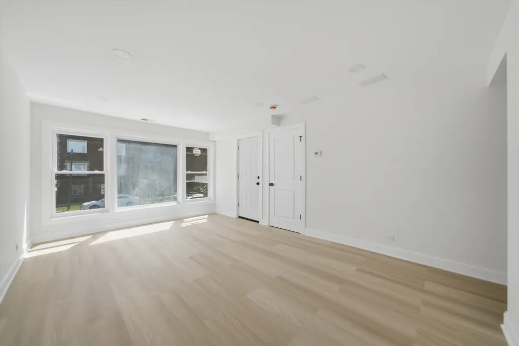 7914 South Essex Avenue Chicago IL 60617