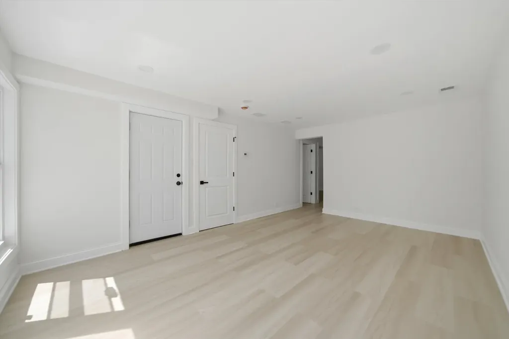 7914 South Essex Avenue Chicago IL 60617