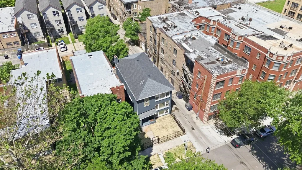 7914 South Essex Avenue Chicago IL 60617