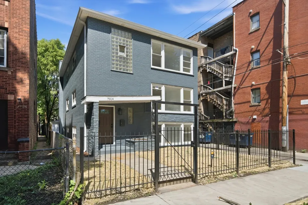 7914 South Essex Avenue Chicago IL 60617