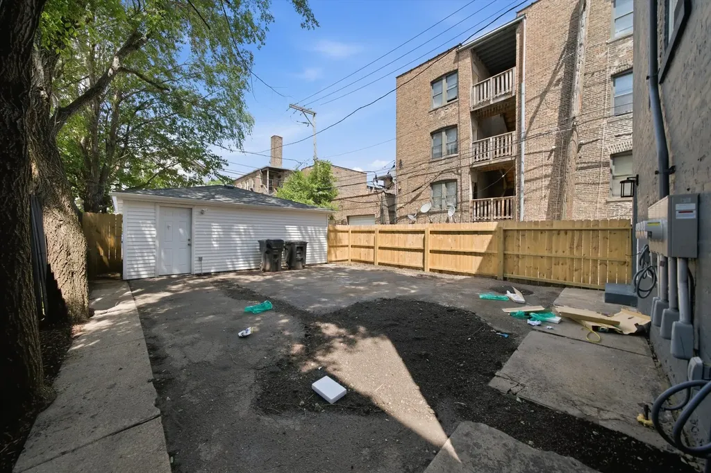 7914 South Essex Avenue Chicago IL 60617