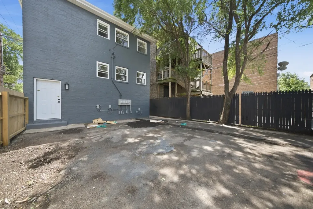 7914 South Essex Avenue Chicago IL 60617