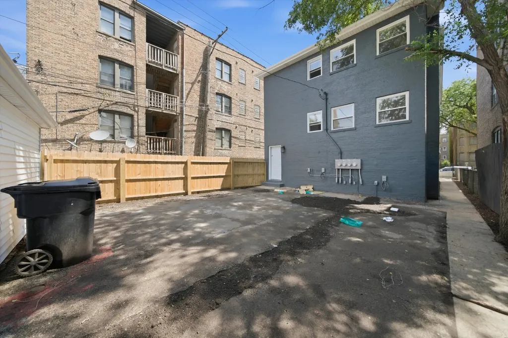 7914 South Essex Avenue Chicago IL 60617