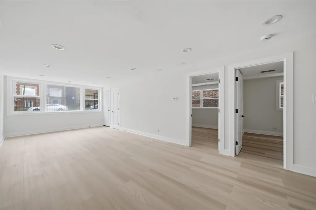 7914 South Essex Avenue Chicago IL 60617