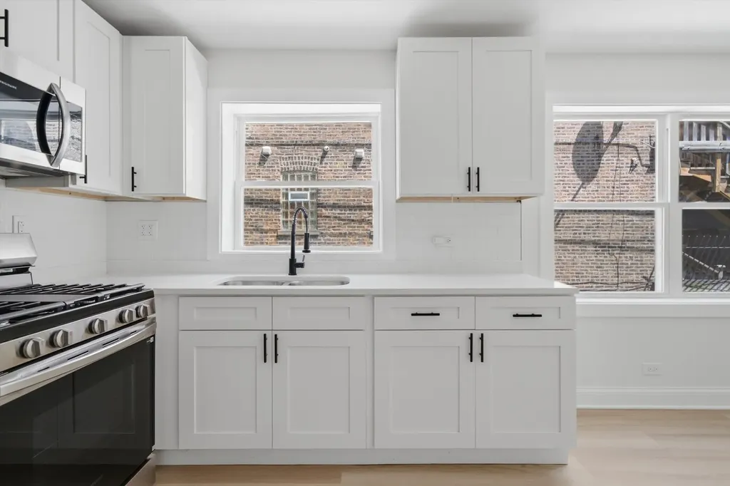 7914 South Essex Avenue Chicago IL 60617