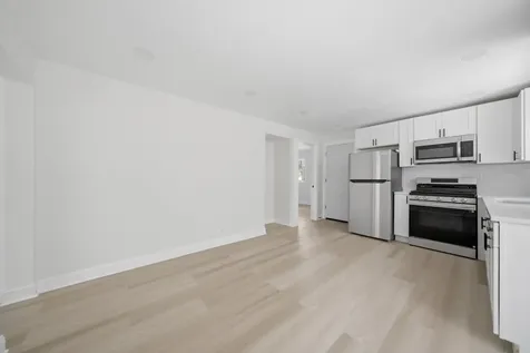 7914 South Essex Avenue Chicago IL 60617