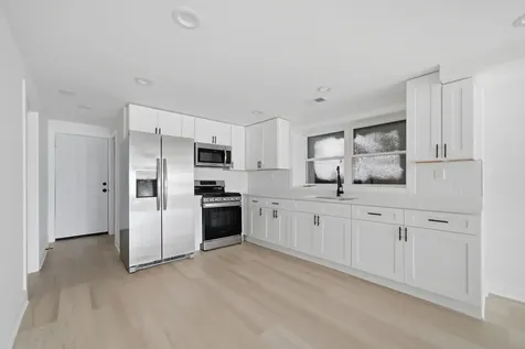 7914 South Essex Avenue Chicago IL 60617