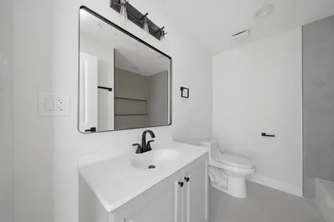 7914 South Essex Avenue Chicago IL 60617