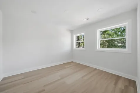 7914 South Essex Avenue Chicago IL 60617