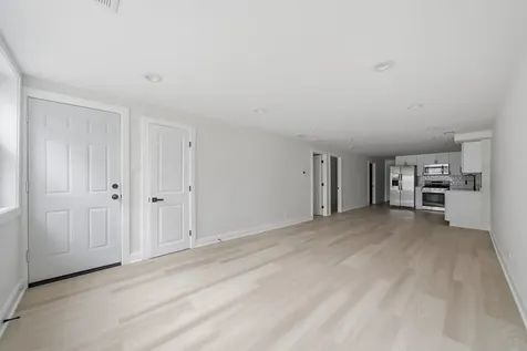 7914 South Essex Avenue Chicago IL 60617
