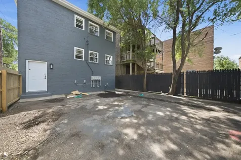 7914 South Essex Avenue Chicago IL 60617