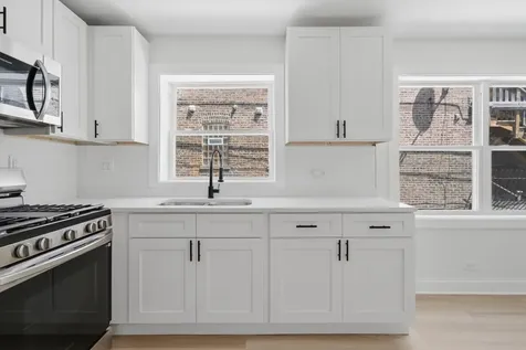7914 South Essex Avenue Chicago IL 60617