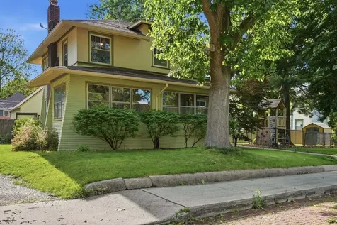 56 Whites Place Bloomington IL 61701