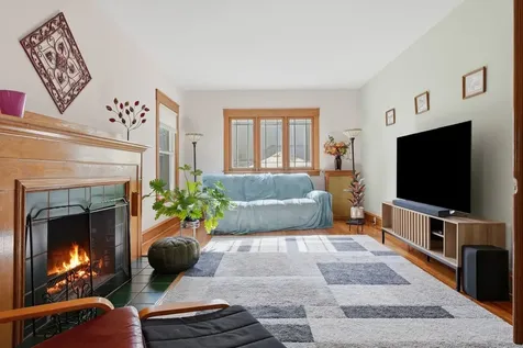 56 Whites Place Bloomington IL 61701