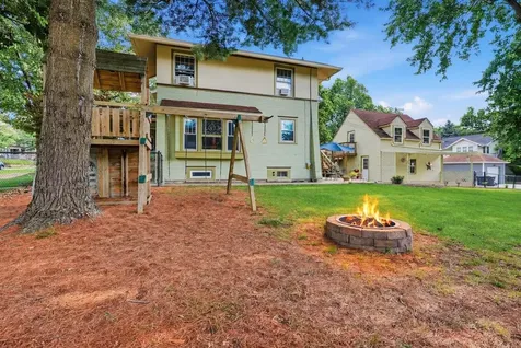 56 Whites Place Bloomington IL 61701