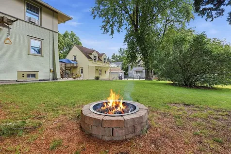 56 Whites Place Bloomington IL 61701