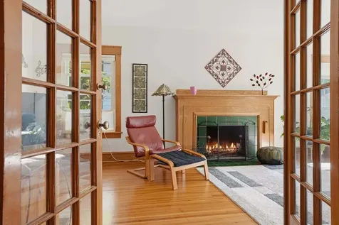 56 Whites Place Bloomington IL 61701
