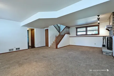 747 Monroe Drive Lindenhurst IL 60046