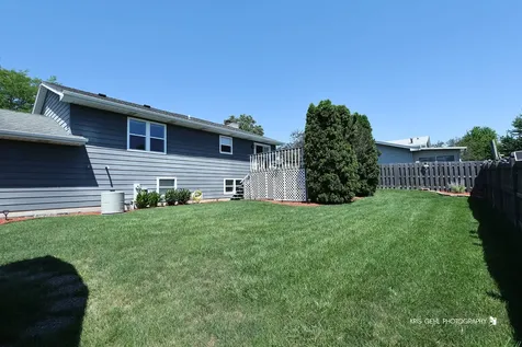 747 Monroe Drive Lindenhurst IL 60046
