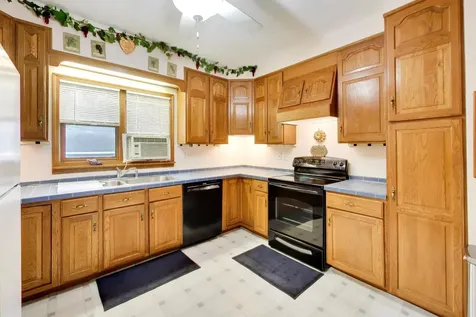 671 South 5th Avenue Des Plaines IL 60016