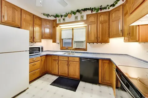 671 South 5th Avenue Des Plaines IL 60016
