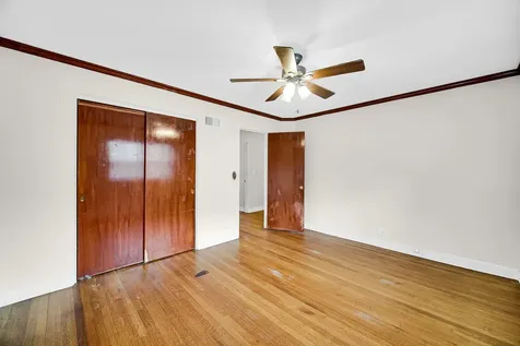 7248 North Ridge Boulevard Chicago IL 60645