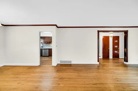 7248 North Ridge Boulevard Chicago IL 60645