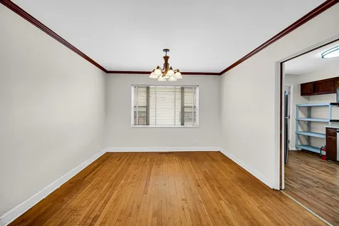 7248 North Ridge Boulevard Chicago IL 60645