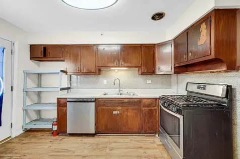 7248 North Ridge Boulevard Chicago IL 60645