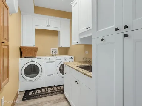 38W070 Spring Green Way Batavia IL 60510