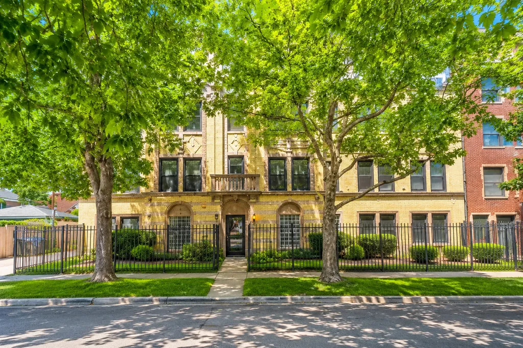 1934 East 74th Street Chicago IL 60649
