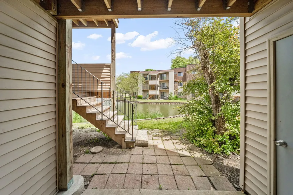 170 South Waters Edge Drive S Glendale Heights IL 60139