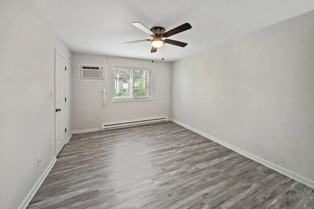 170 South Waters Edge Drive S Glendale Heights IL 60139