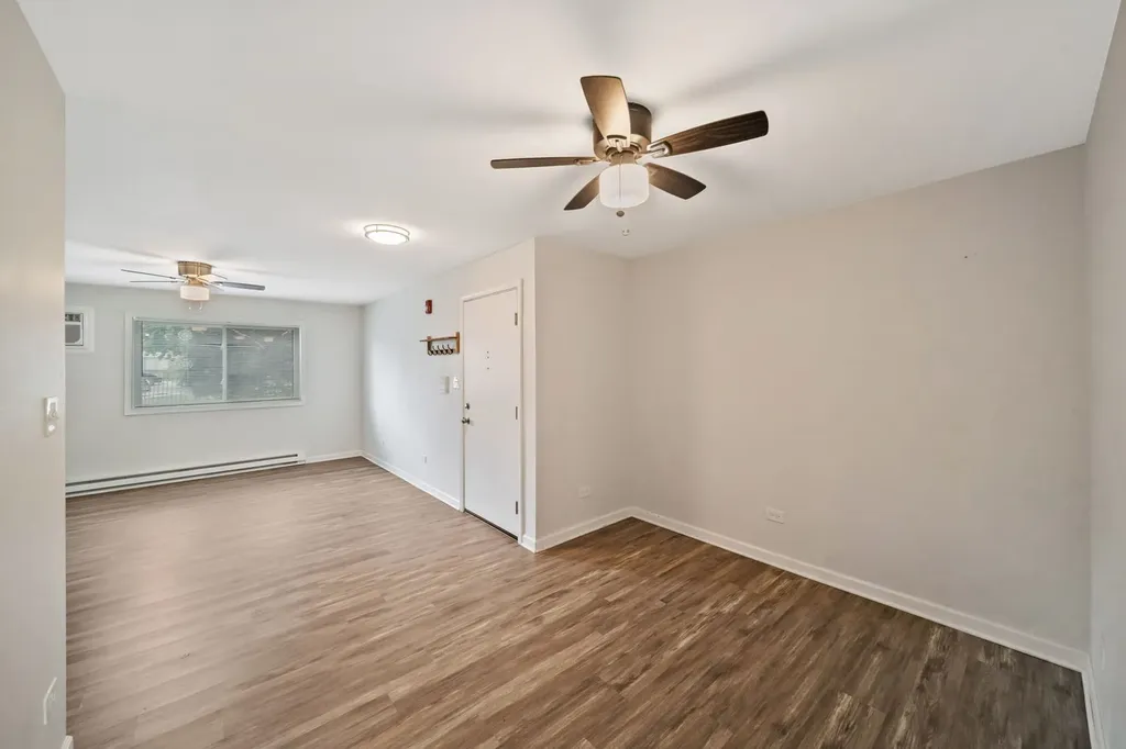 170 South Waters Edge Drive S Glendale Heights IL 60139